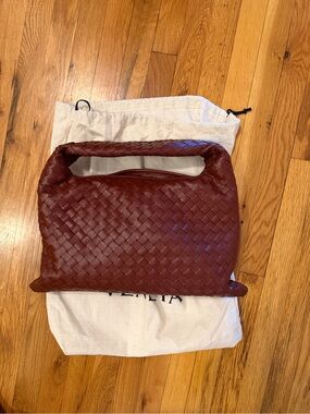 Bottega Veneta Small Hop Shoulder Bag in sapele/ muse brass | never worn!